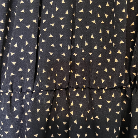 Light size medium dress - Picture 4 of 4